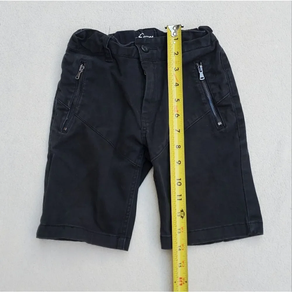 Bundle of 2 short sleeve shirts and 1 pair of shorts Size 6